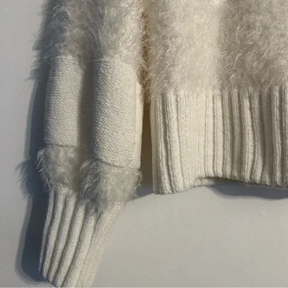 Hippie Rose Cream Cropped Cozy Sweater Womens Size Small Soft Fuzzy Long Sleeves - Picture 3 of 7